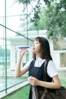《办公室高潮秘书》